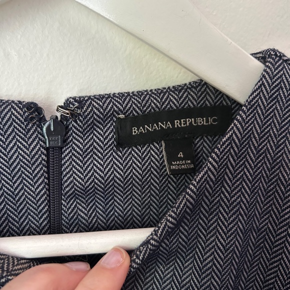 Banana Republic Herringbone Ponte Flutter-Sleeve Dress, Size: 4 - Picture 4 of 8